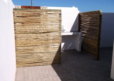 Outdoor shower screen of latte